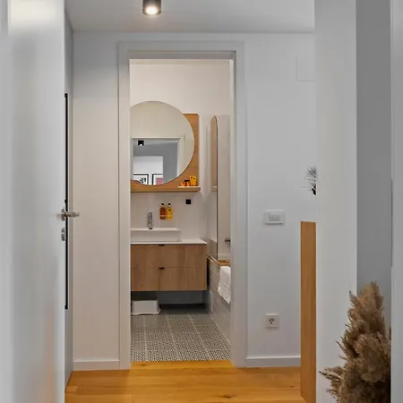 Mido Aviatie Park With Private Parking & Self Check-in