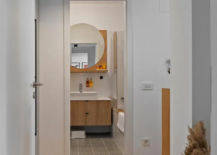 Mido Aviatie Park With Private Parking & Self Check-in