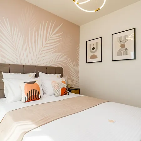 Mido Aviatie Park With Private Parking & Self Check-in *