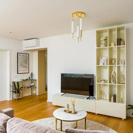 Mido Aviatie Park With Private Parking & Self Check-in * Бухарест